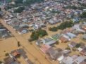 Banjir lumpuhkan Bekasi, Ribuan Rumah di Tangsel dan Jakarta Terendam Air