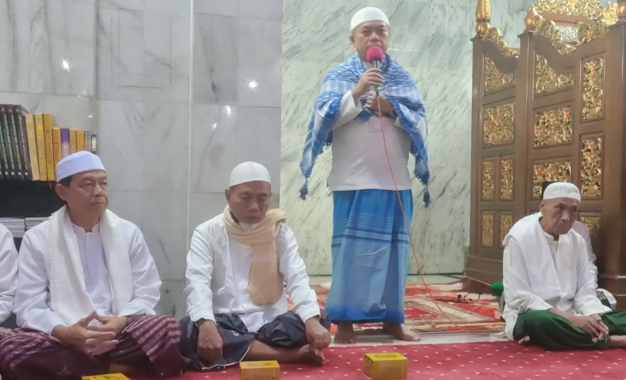 Bupati Merangin Dampingi Gubernur Subuh Berjemaah di Masjid Raya