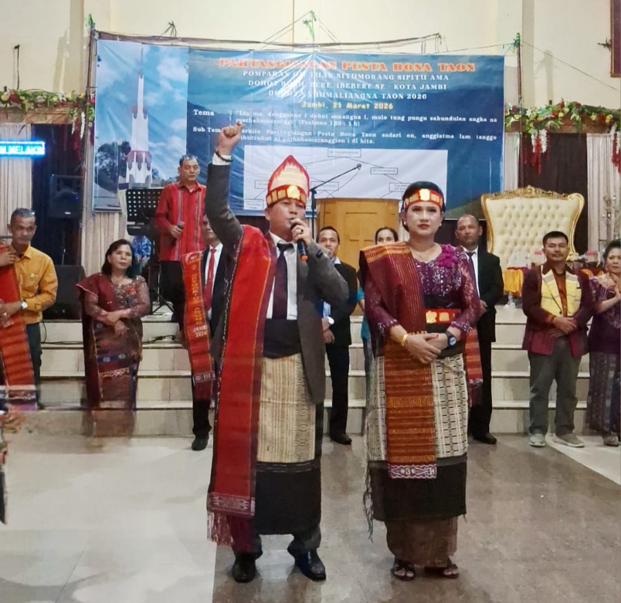 Ketua Pomparan Op. Tuan Situmorang Sipitu Ama, Boru, Bere, Ibebere Kota Jambi Periode 2026-2029 A. Jorghi Sitohang/Br. Panjaitan saat menyampaikan kata sambutan