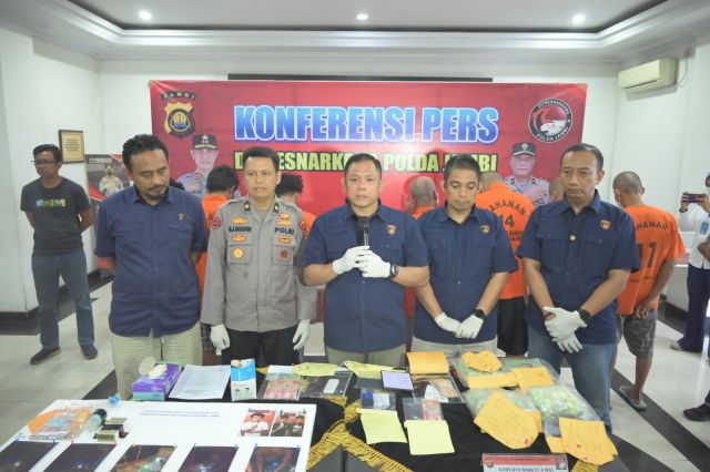 Ditresnarkoba Polda Jambi Gerebek Pondok Diduga Basecamp Narkoba
