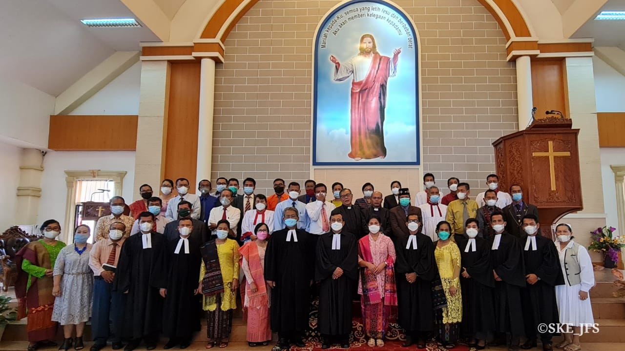 Ephorus Minta Jemaat HKBP Tetap Setia Di Tengah Revolusi Industri Dan Berbagai Macam Ajaran