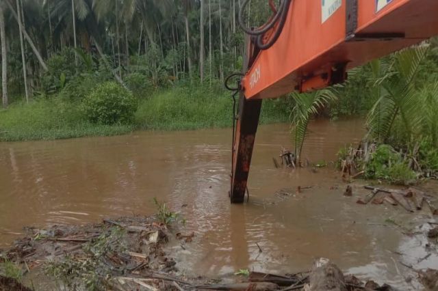 Antisipasi Banjir, PTPN IV Regional 4  Perbaiki Kanal Warga Lagan