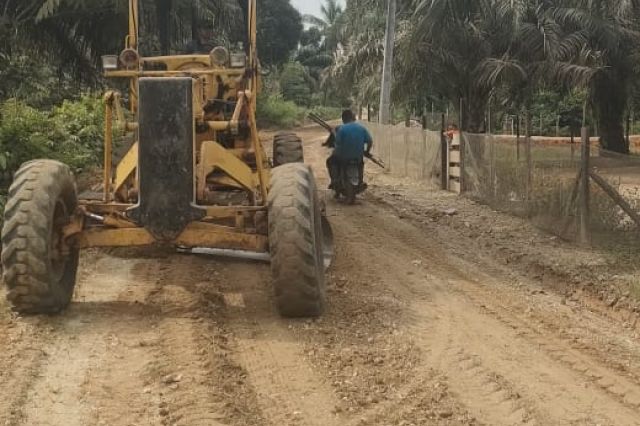 Selesai, PTPN IV Regional IV Perbaiki Jalan Desa Lidung