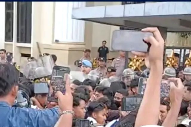 Massa Geruduk Polda Jambi Tuntut Kejelasan Penanganan Kasus Sabu 58 Kg