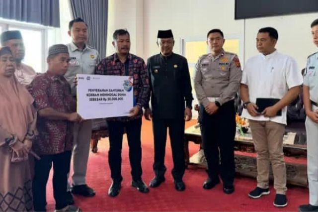Bupati Kerinci Bersama Jasa Raharja Bungo Serahkan Santunan Korban Kecelakaan Tol Pekan Baru