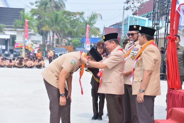 Apel Puncak Hari Pramuka Ke 62 Tingkat Kwarda Jambi Tahun 2023, Fadhil terima penghargaan