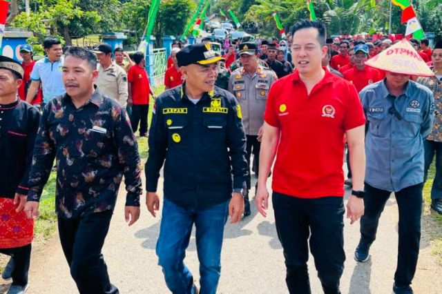 Pj Bupati Tebo Aspan hadiri Panen Padi.