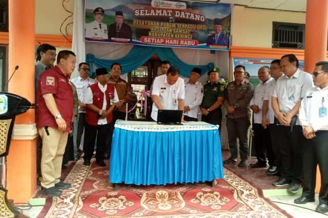 PJ Bupati Kerinci ASRAF Dan Dinas PMPTSP NOVIARZEN Buka Terobosan Baru, Mengadaka Pelayanan Pablik Khusus Bagi Warga Yang tinggal Di Bagian Hilir