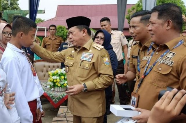 Dumisake Pendidikan, Gubernur Jambi Al Haris Bantu Biaya SPP Ribuan Siswa Tak Mampu di Sekolah Swasta