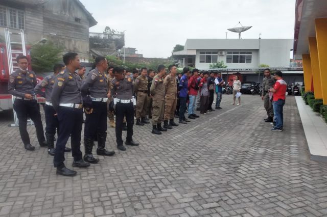 APJII Jambi Lakukan Perapihan kabel internet di Simpang Empat Jelutung