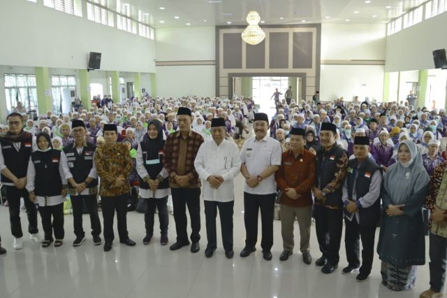 Dihadiri Wagub Abdullah Sani, Pj. Bupati Asraf Sambut Kepulangan Jemaah Haji Kerinci Ke Tanah Air