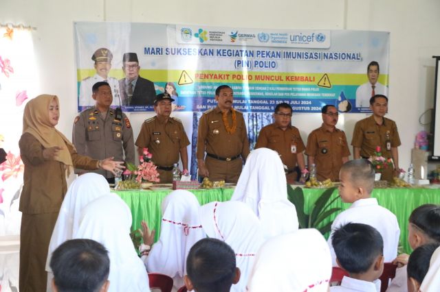 Hadiri Pencanangan PIN Polio 2024 di Sanggaran Agung, Pj. Bupati Asraf Pastikan Semua Anak Usia 0-59 Bulan Mendapatkan Imunisasi polio
