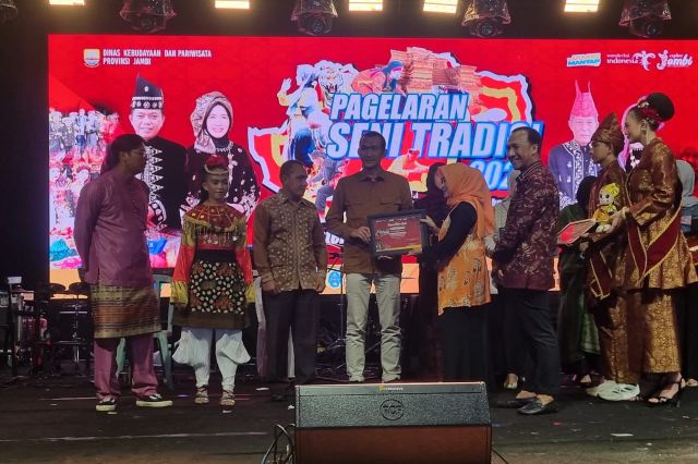 Teh Kayu Aro Ramaikan Pagelaran Seni Tradisi