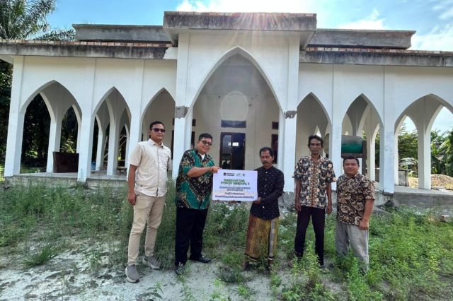 PTPN IV Regional IV Bangun Tempat Wudhu dan Toilet Masjid