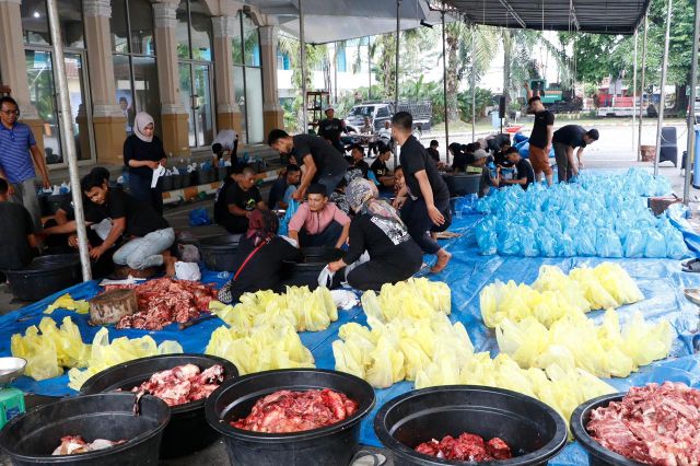 150 Ton Daging Kurban PTPN IV PalmCo Mengalir ke Pelosok Negeri