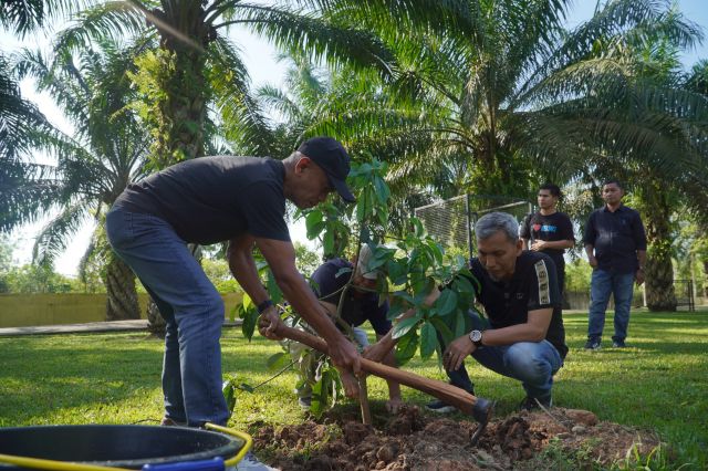 PTPN IV Regional IV Bersih-bersih Lingkungan