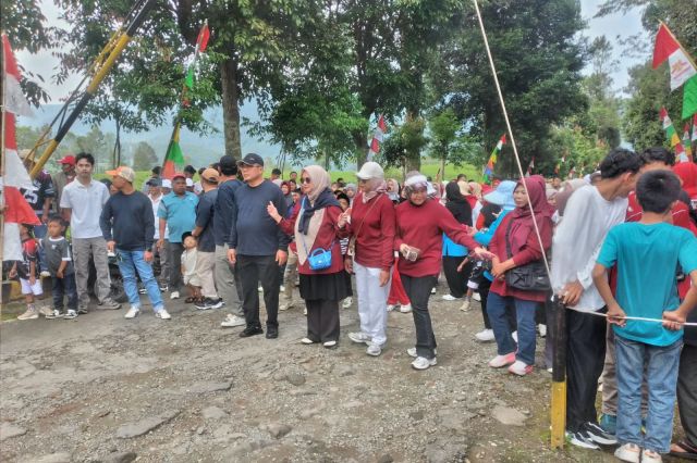 Semarak HUT RI ke-81, Kebun Teh Danau Kembar Gelar Jalan Santai
