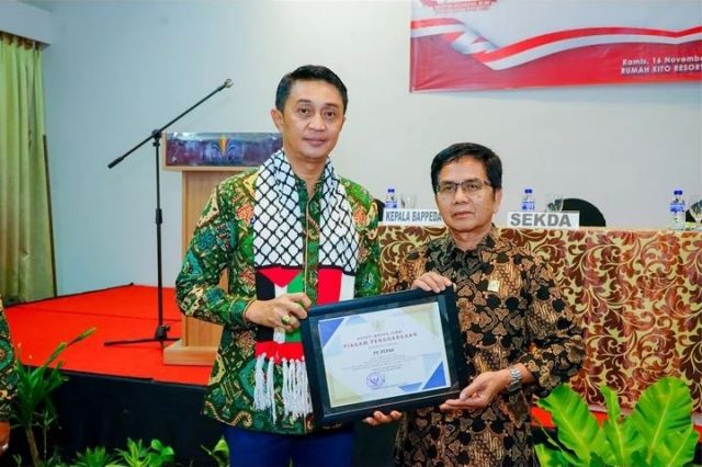 PTPN 6 Raih Penghargaan Tanggung Jawab Sosial Dunia Usaha Oleh Pj. Bupati Muaro Jambi